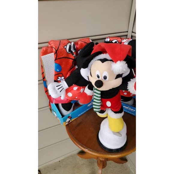 Bundle Disney, Minnie Mouse Plush Blanket & Animatronic Mickey Mouse Christmas - Picture 2 of 16